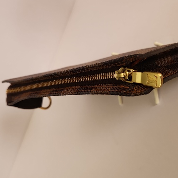 Louis Vuitton Damier Ebene Marais Bucket Pouch - Picture 3 of 15